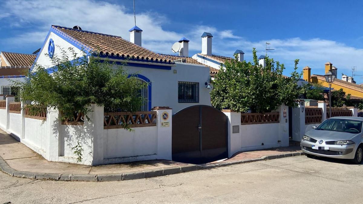 Villa Semi Detached in Coín