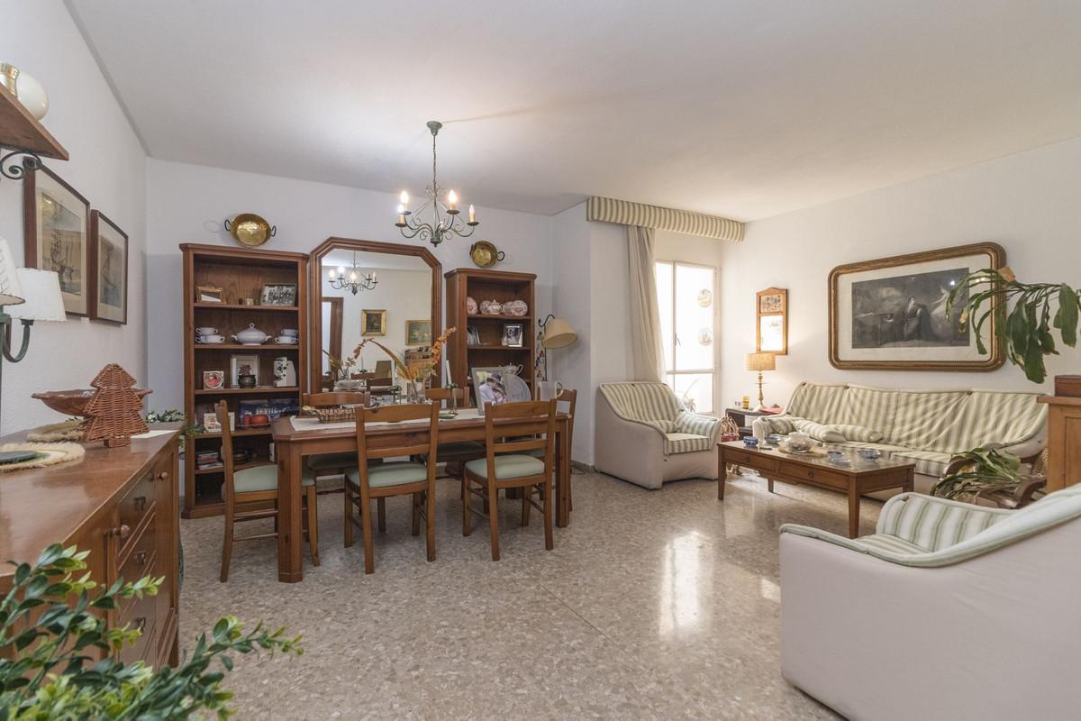Apartment Middle Floor in Malagueta