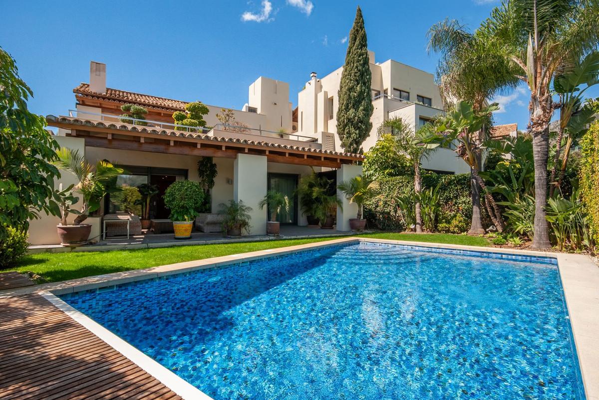 Villa Detached in Sierra Blanca