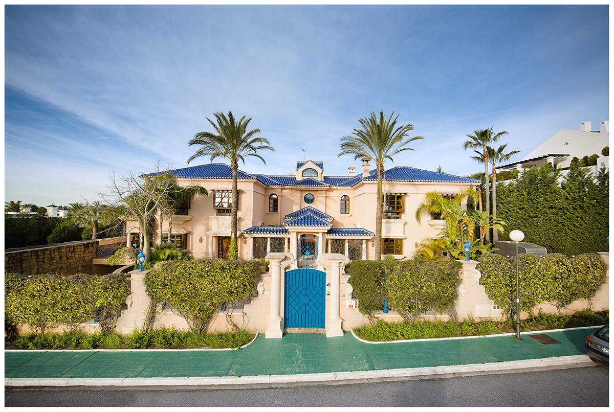 Villa Detached in Nueva Andalucía