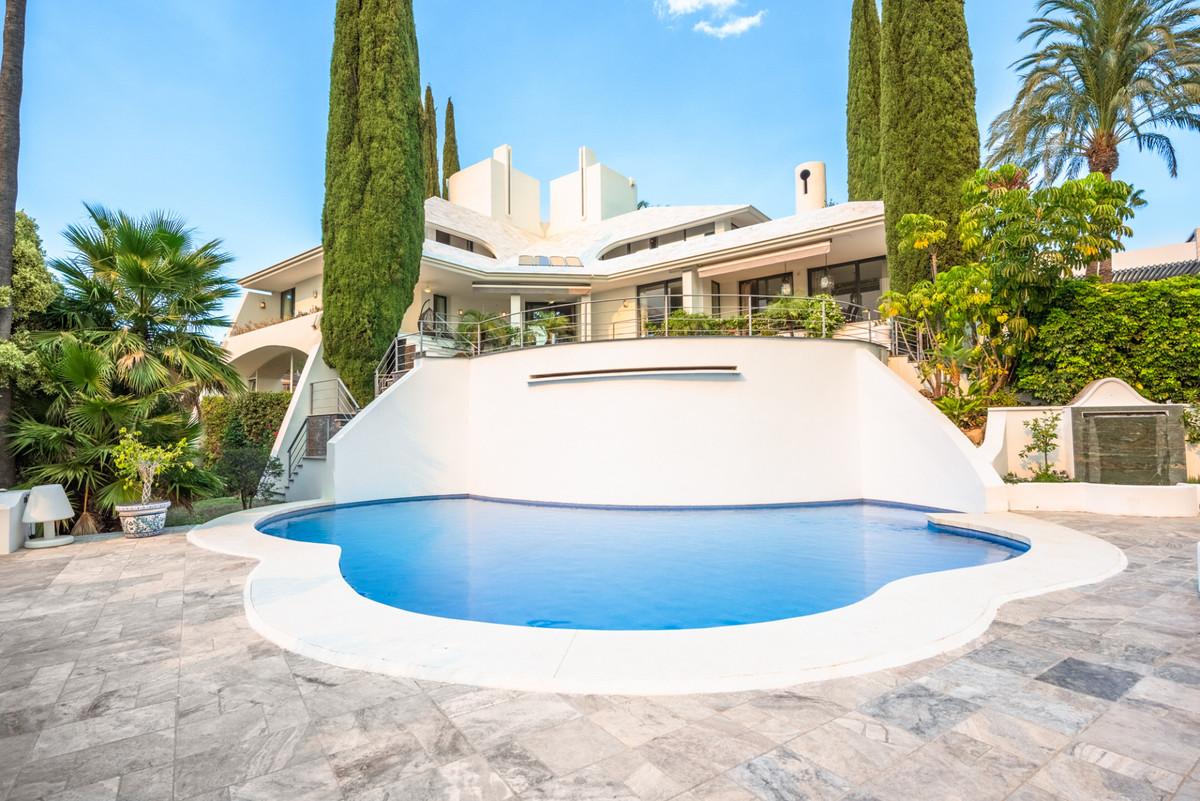 Villa Detached in Nueva Andalucía