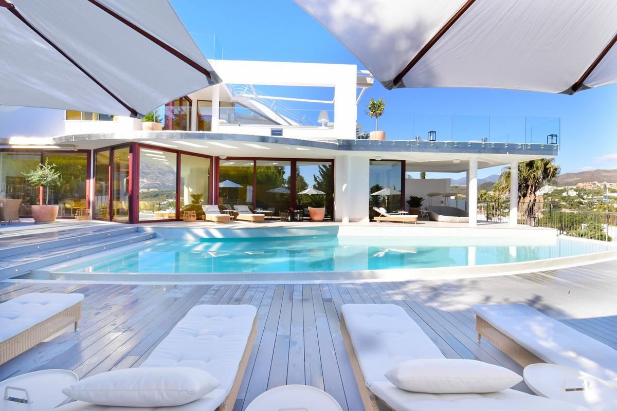 Villa Detached in Nueva Andalucía