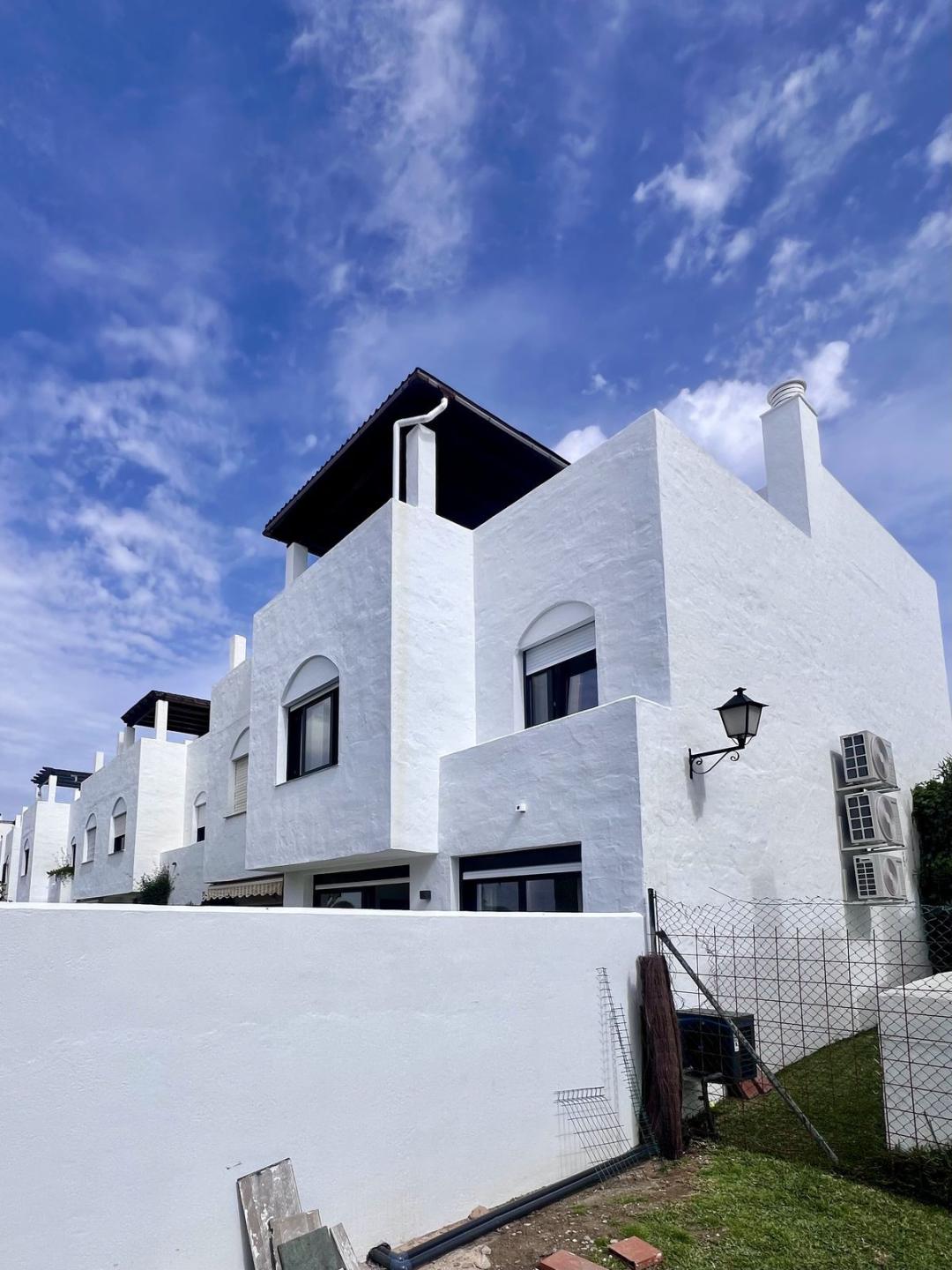 Townhouse Terraced in Guadalmina Baja