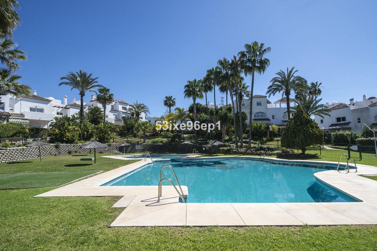 Villa Semi Detached in New Golden Mile