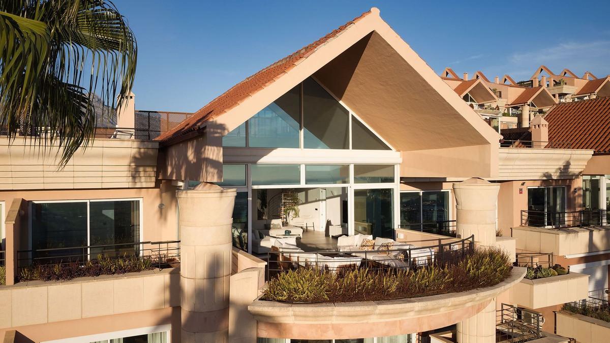 Apartment Penthouse in Nueva Andalucía