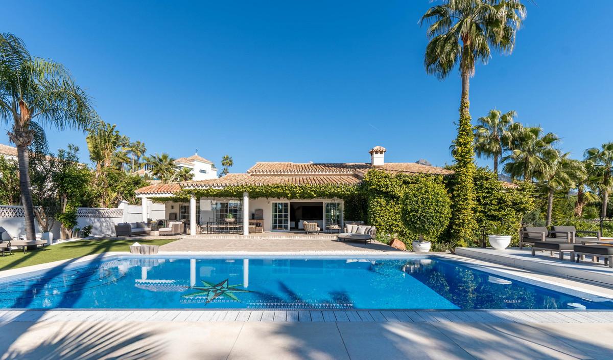 Villa Detached in Nueva Andalucía