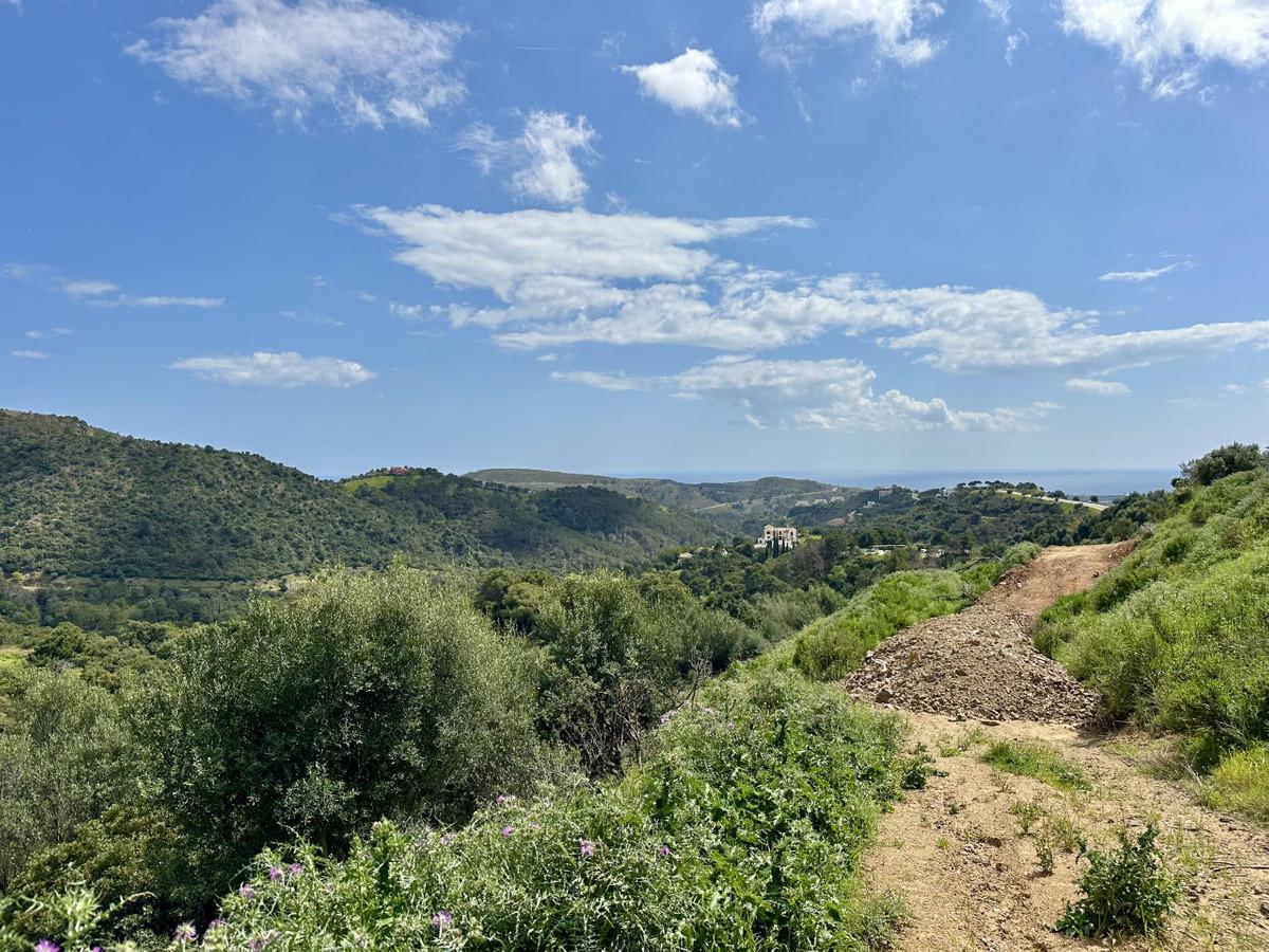 Plot Residential in Benahav&iacute;s