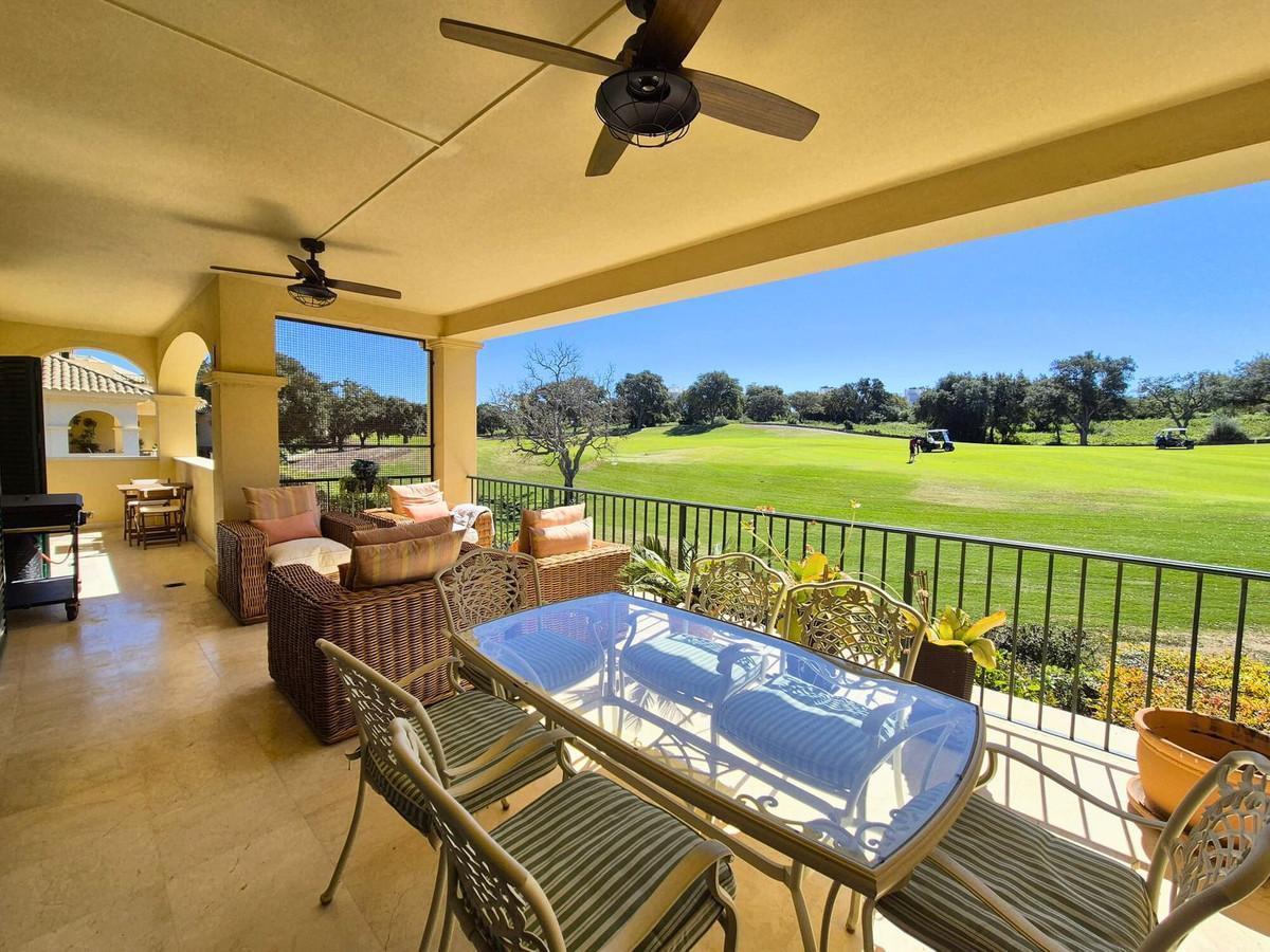 Apartment Middle Floor in San Roque Club