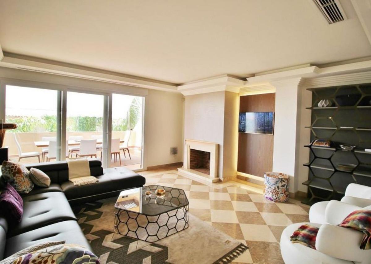 Apartment Middle Floor in Nueva Andalucía