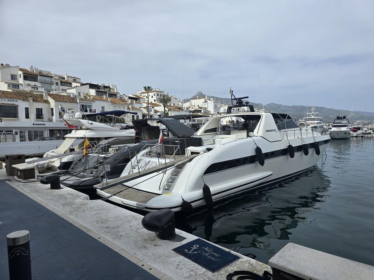 Commercial Mooring in Puerto Ban&uacute;s