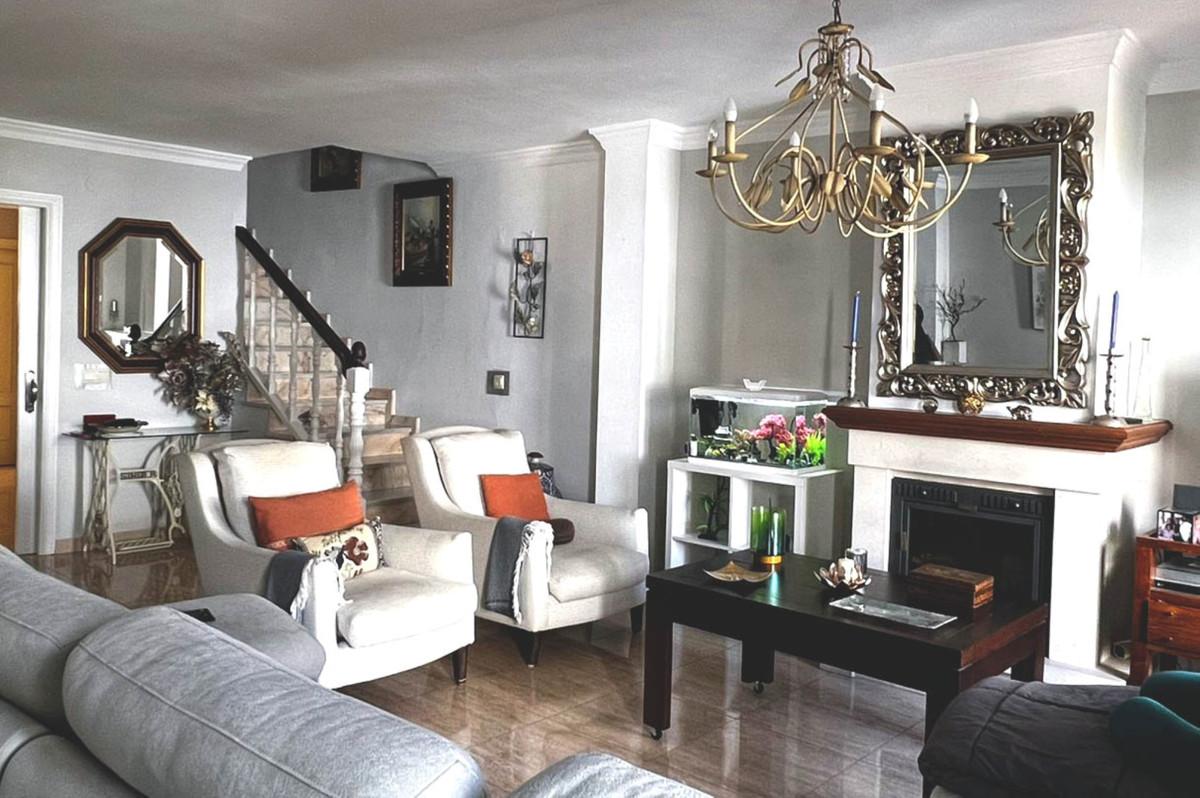 Villa Semi Detached in Estepona