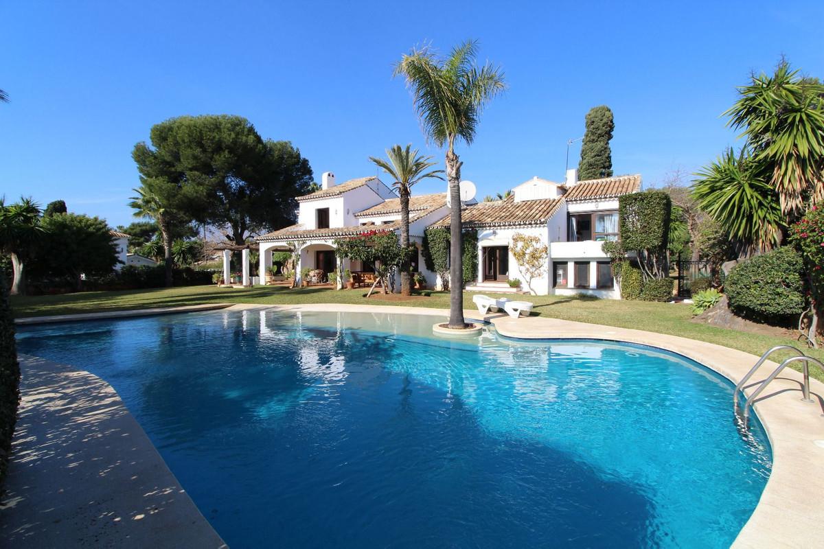 Villa Detached in New Golden Mile