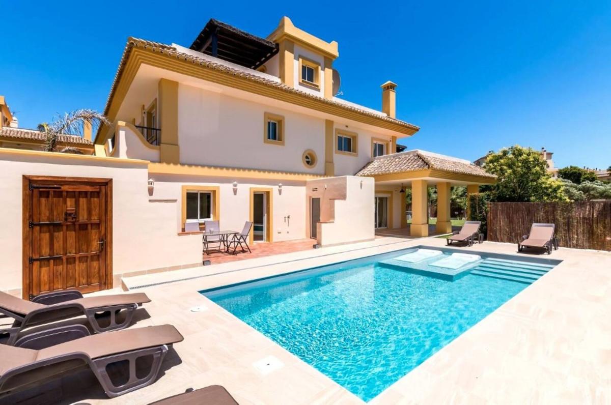 Villa Semi Detached in San Roque Club