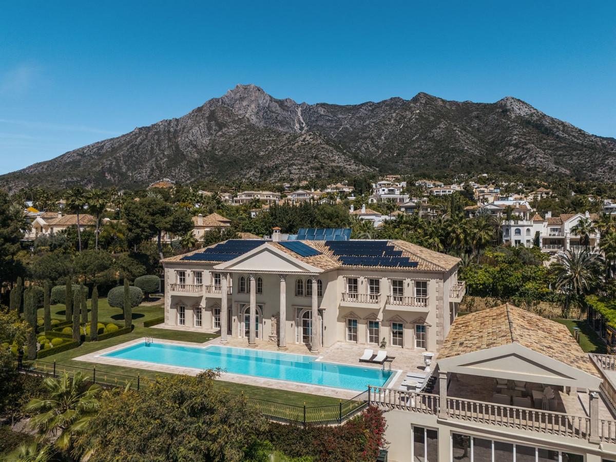 Villa Detached in Sierra Blanca