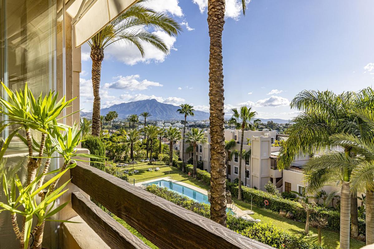 Apartment Middle Floor in Estepona