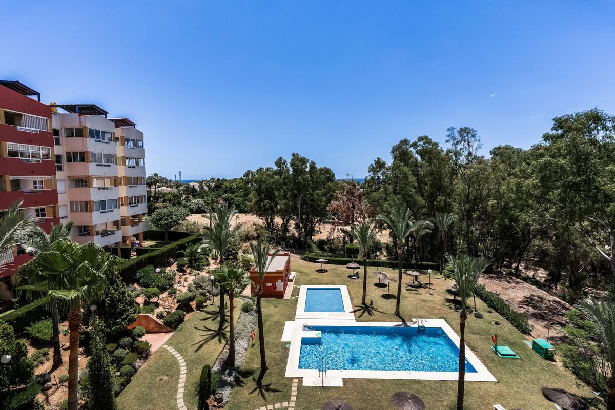 Apartment Middle Floor in Estepona