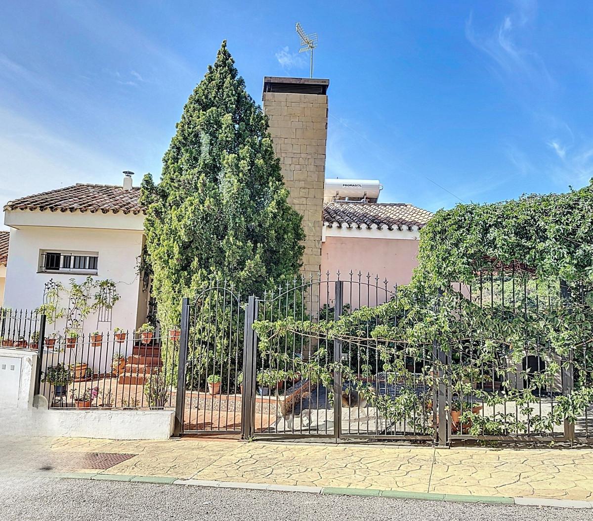 Villa Semi Detached in Estepona
