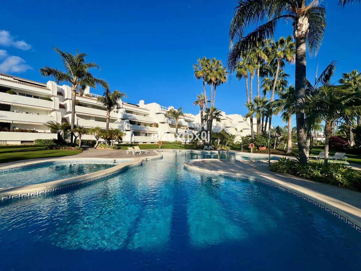 Apartment Middle Floor in Bahía de Marbella