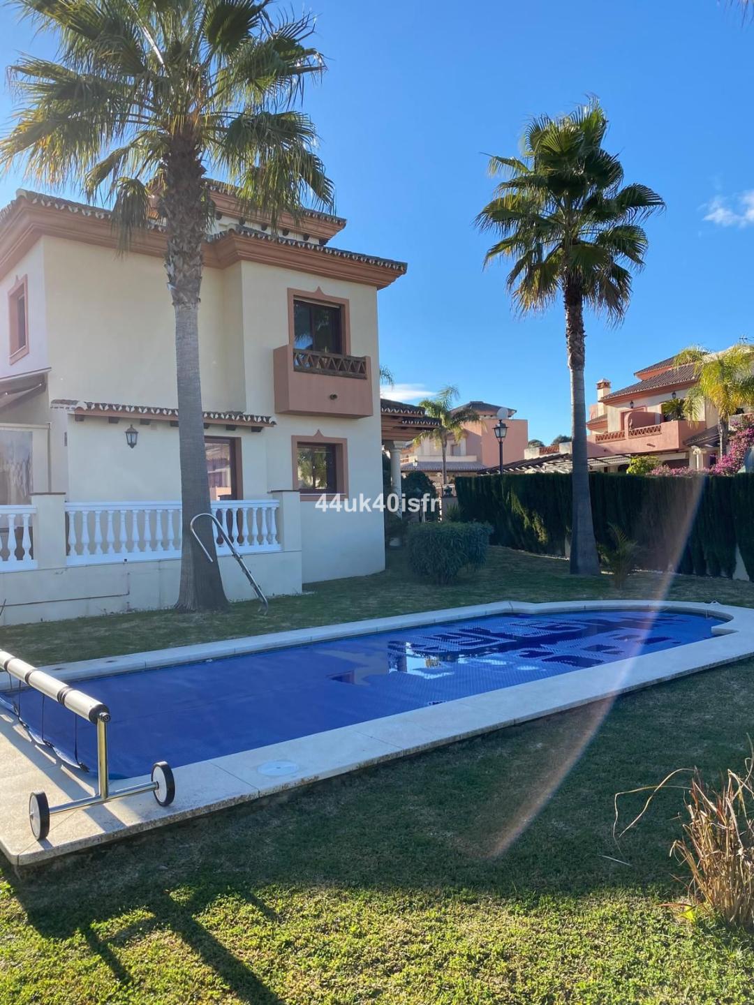 Villa Semi Detached in Coín