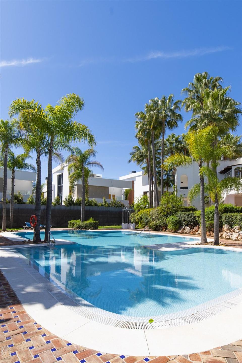 Apartment Middle Floor in Puerto Banús