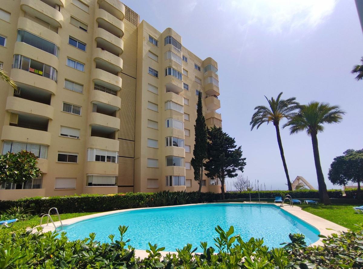 Apartment Middle Floor in Estepona