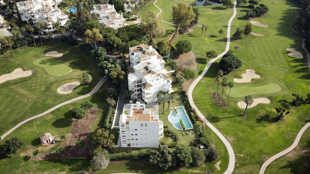 Apartment Middle Floor in Nueva Andalucía