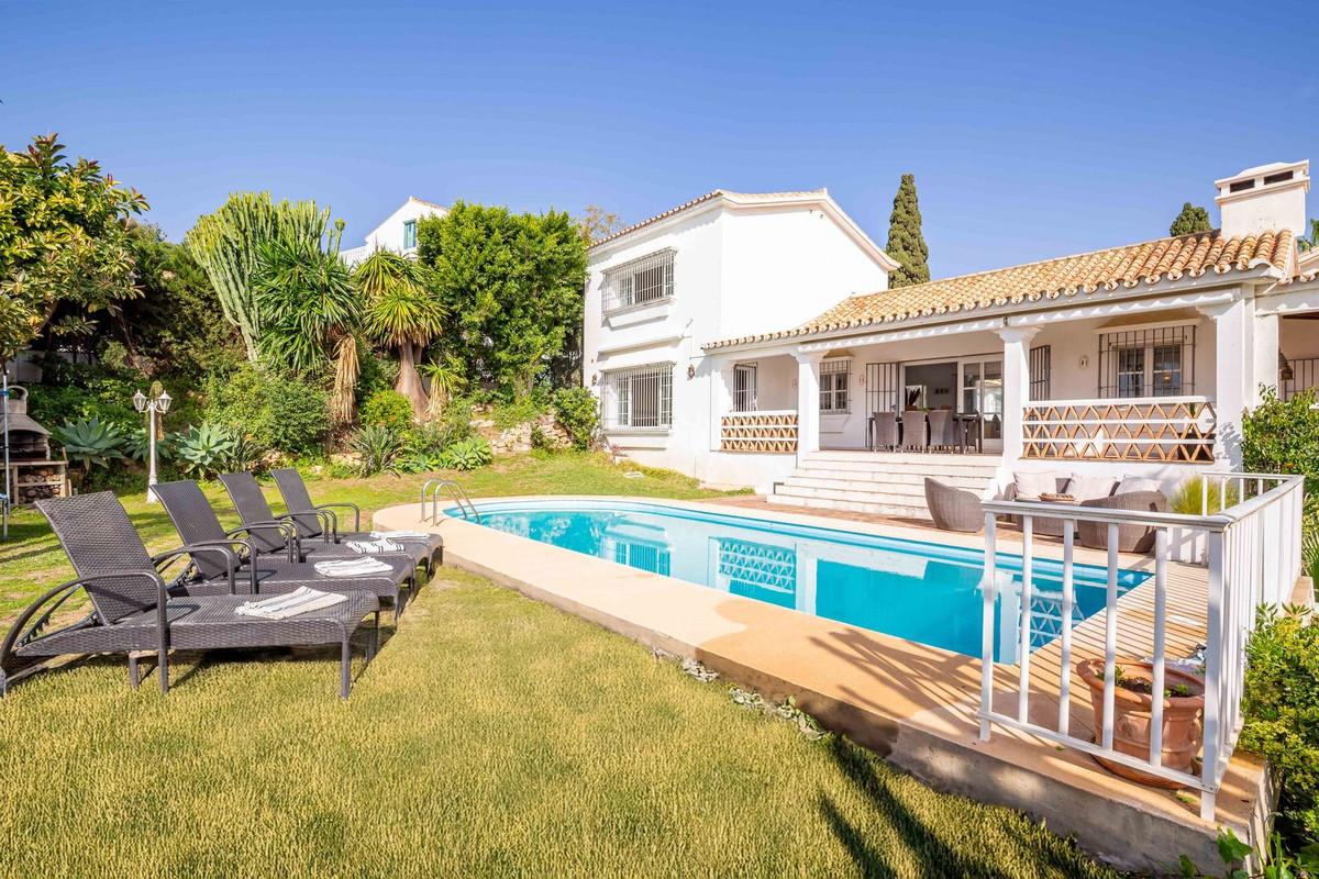 Villa Detached in El Paraiso