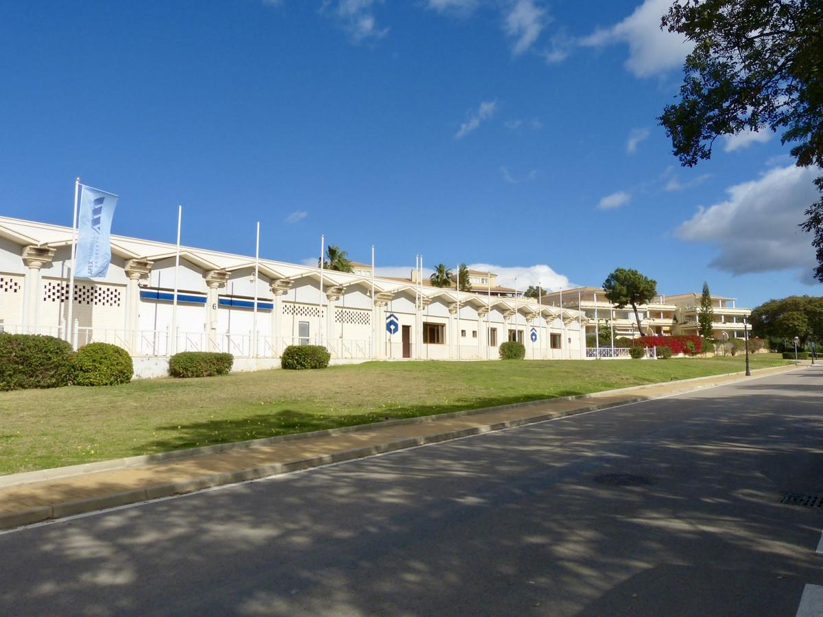 Commercial Commercial Premises in Cabopino