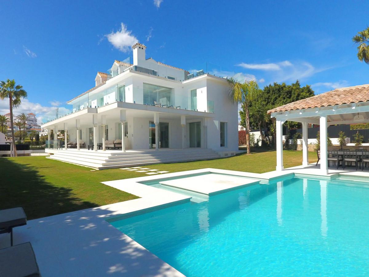 Villa Detached in Nueva Andalucía