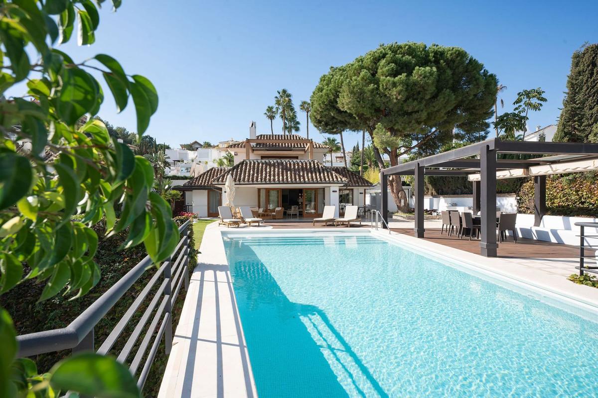 Villa Detached in Nueva Andalucía