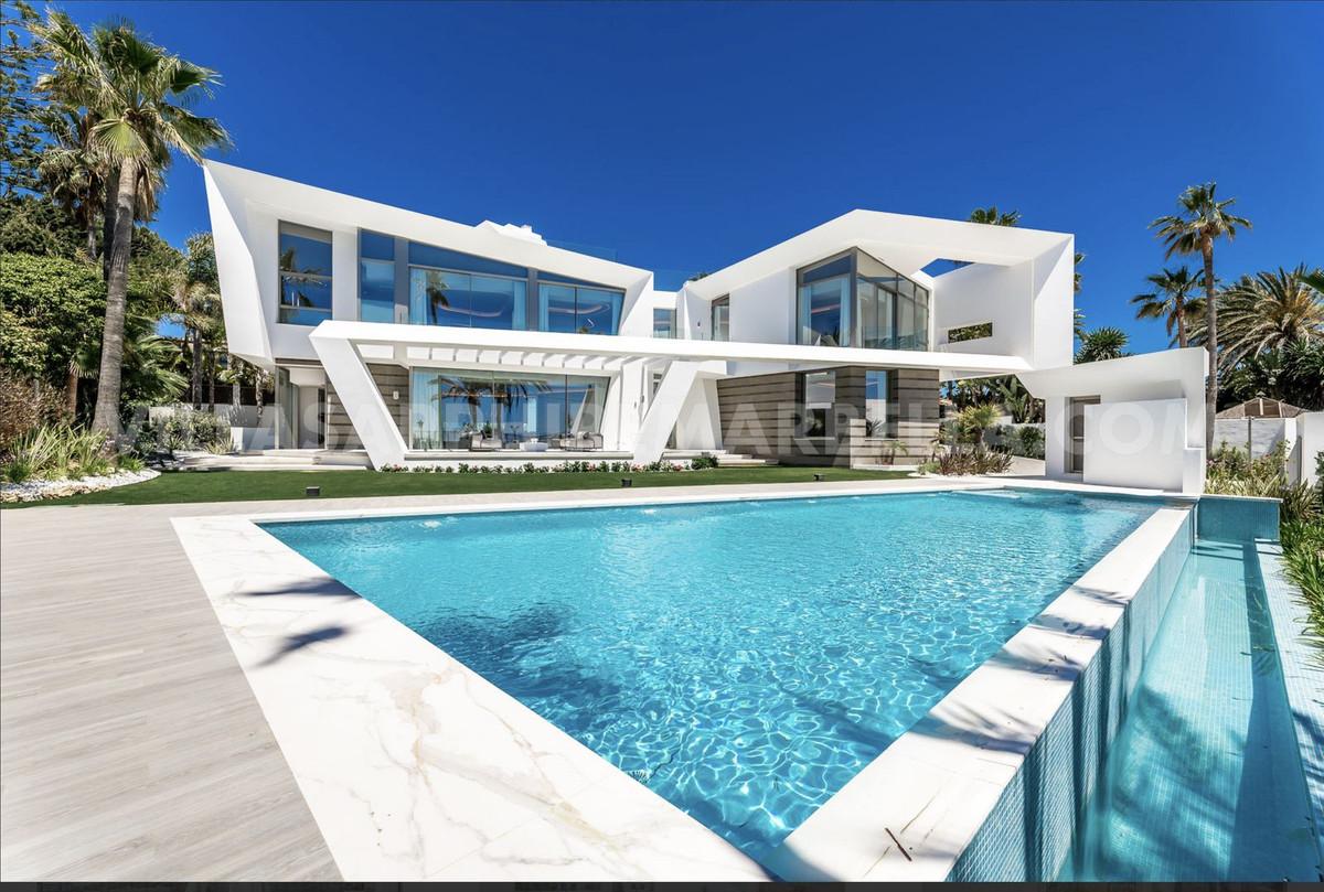 Villa Detached in Los Monteros