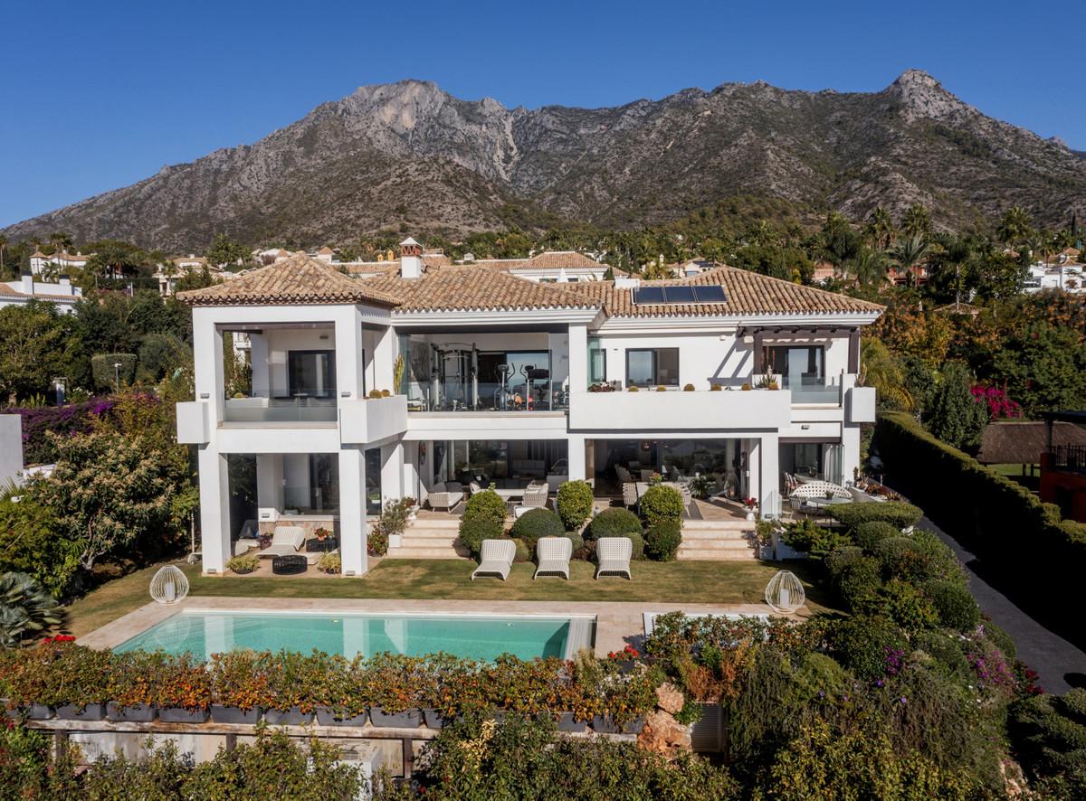 Villa Detached in Sierra Blanca
