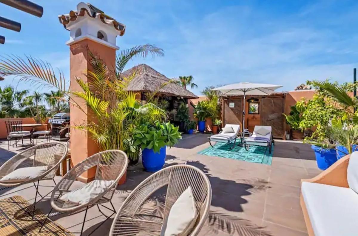 Apartment Penthouse in New Golden Mile