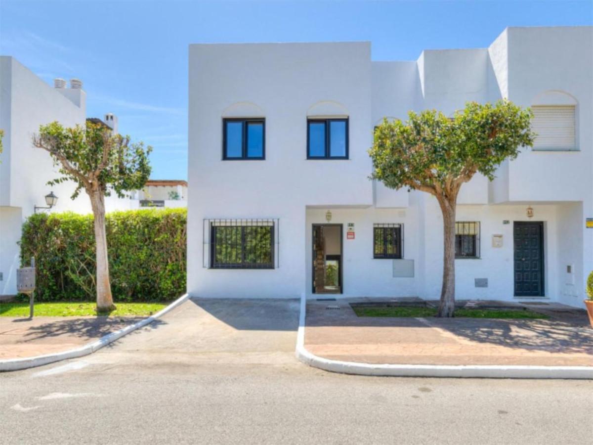 Villa Semi Detached in San Pedro de Alcántara