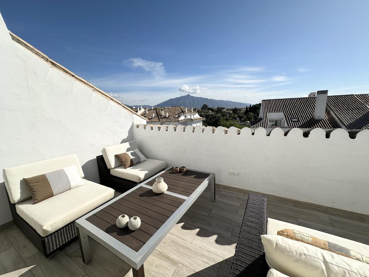 Apartment Penthouse in Guadalmina Baja