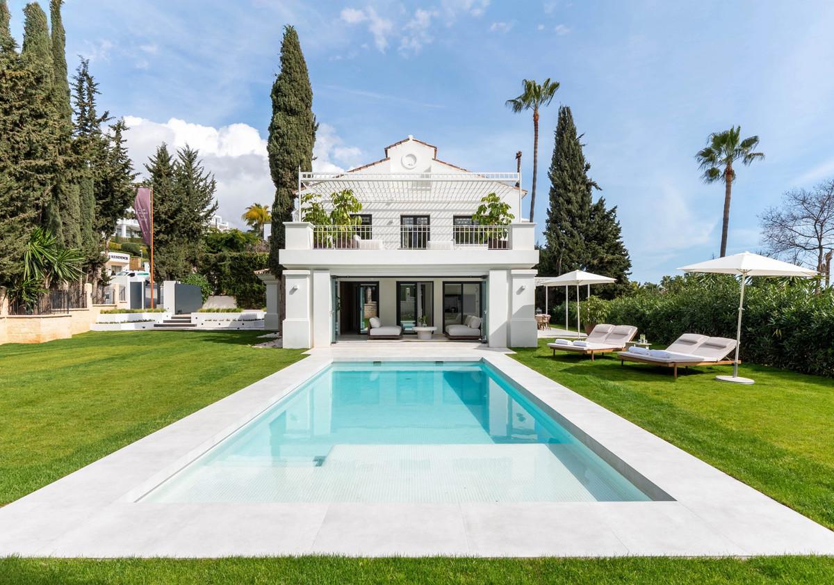 Villa Detached in Nueva Andalucía