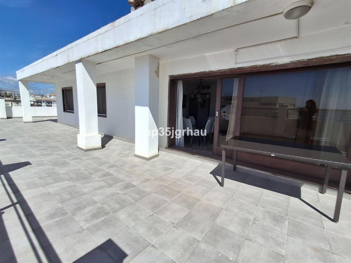 Apartment Penthouse in Estepona