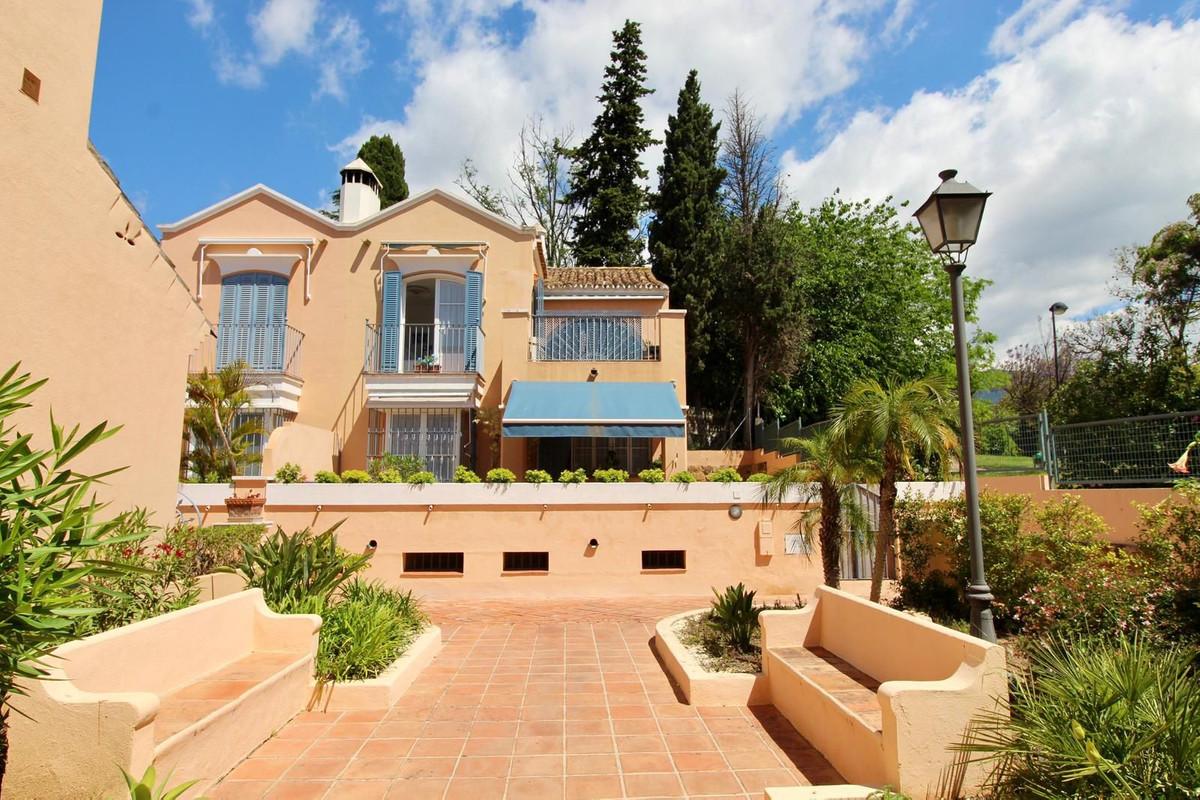 Villa Semi Detached in Marbella