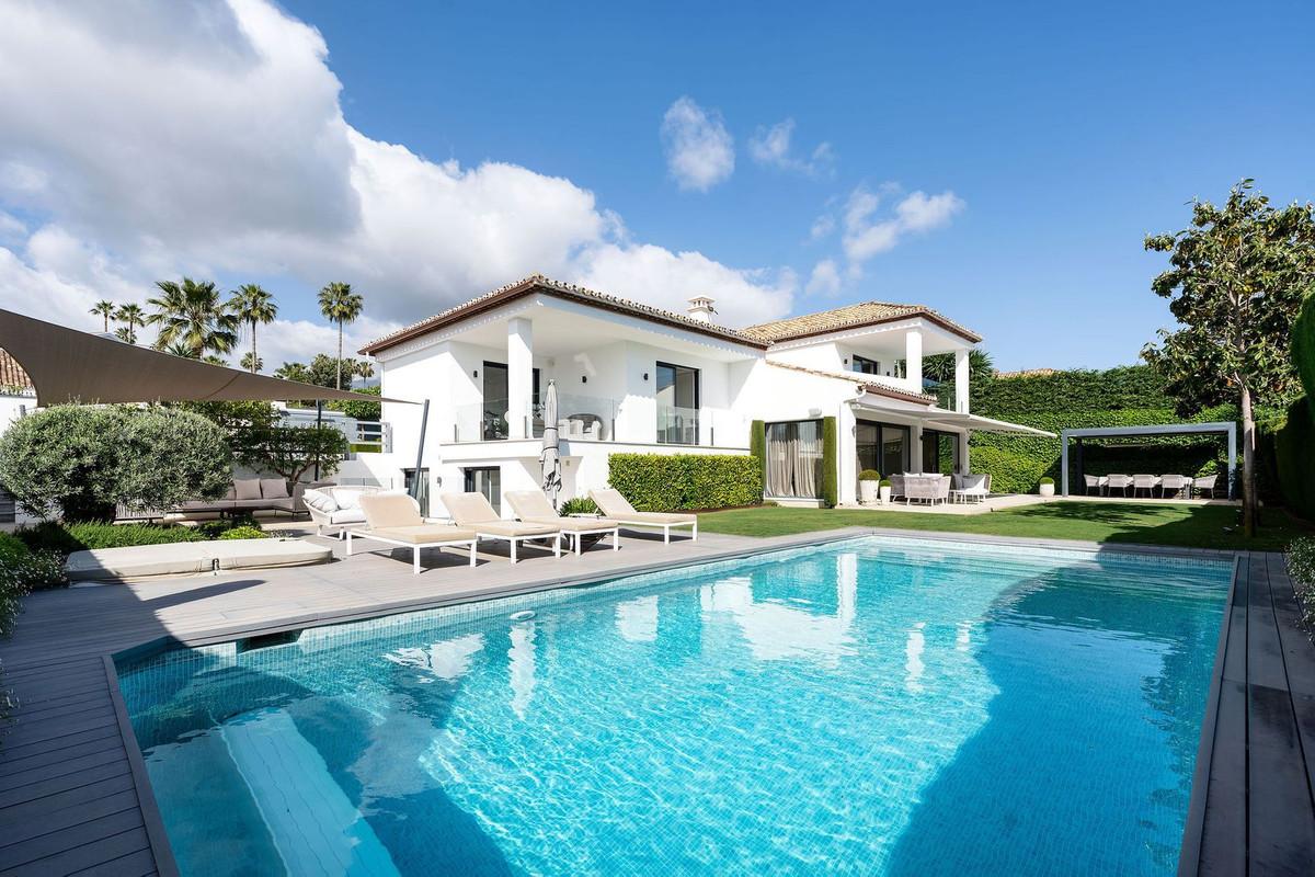 Villa Detached in Nueva Andalucía