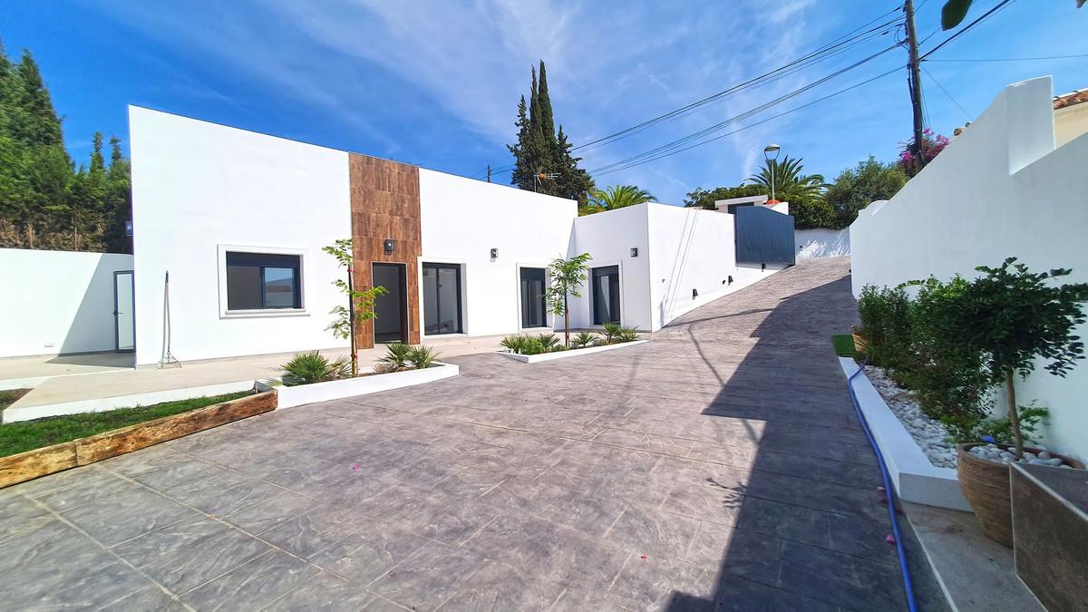 Villa Detached in Coín