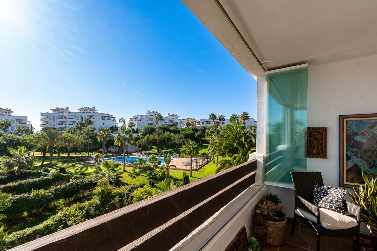 Apartment Middle Floor in Estepona