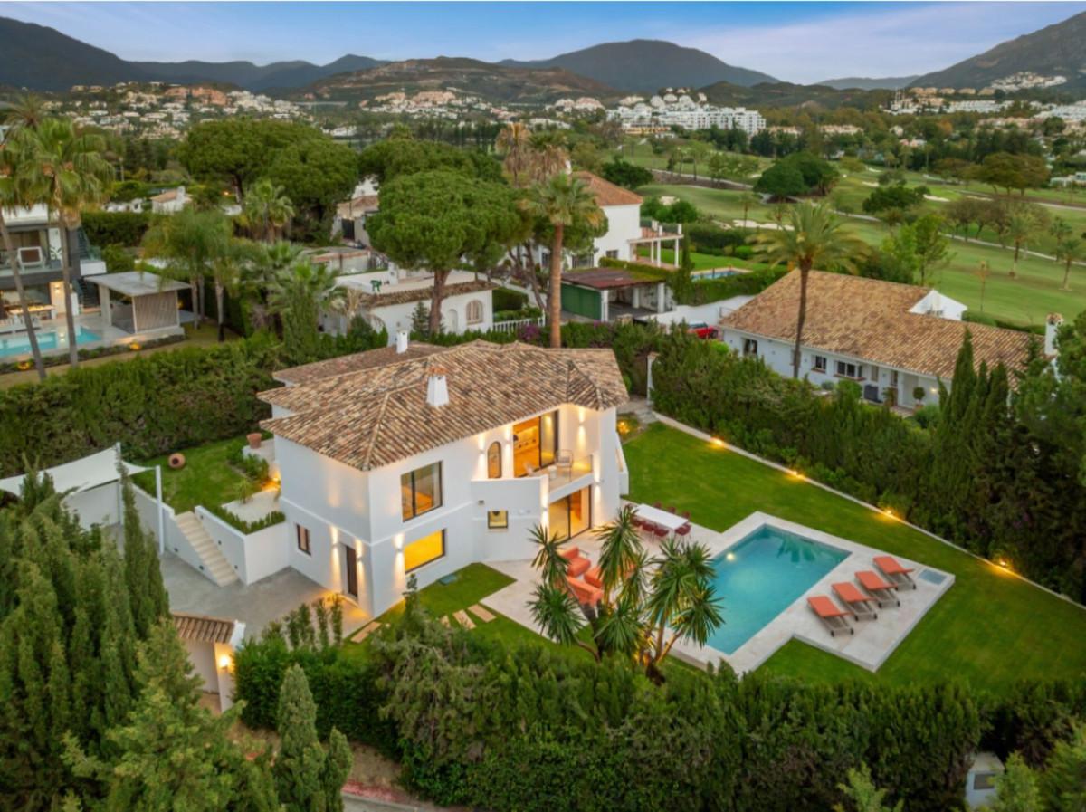 Villa Detached in Nueva Andalucía