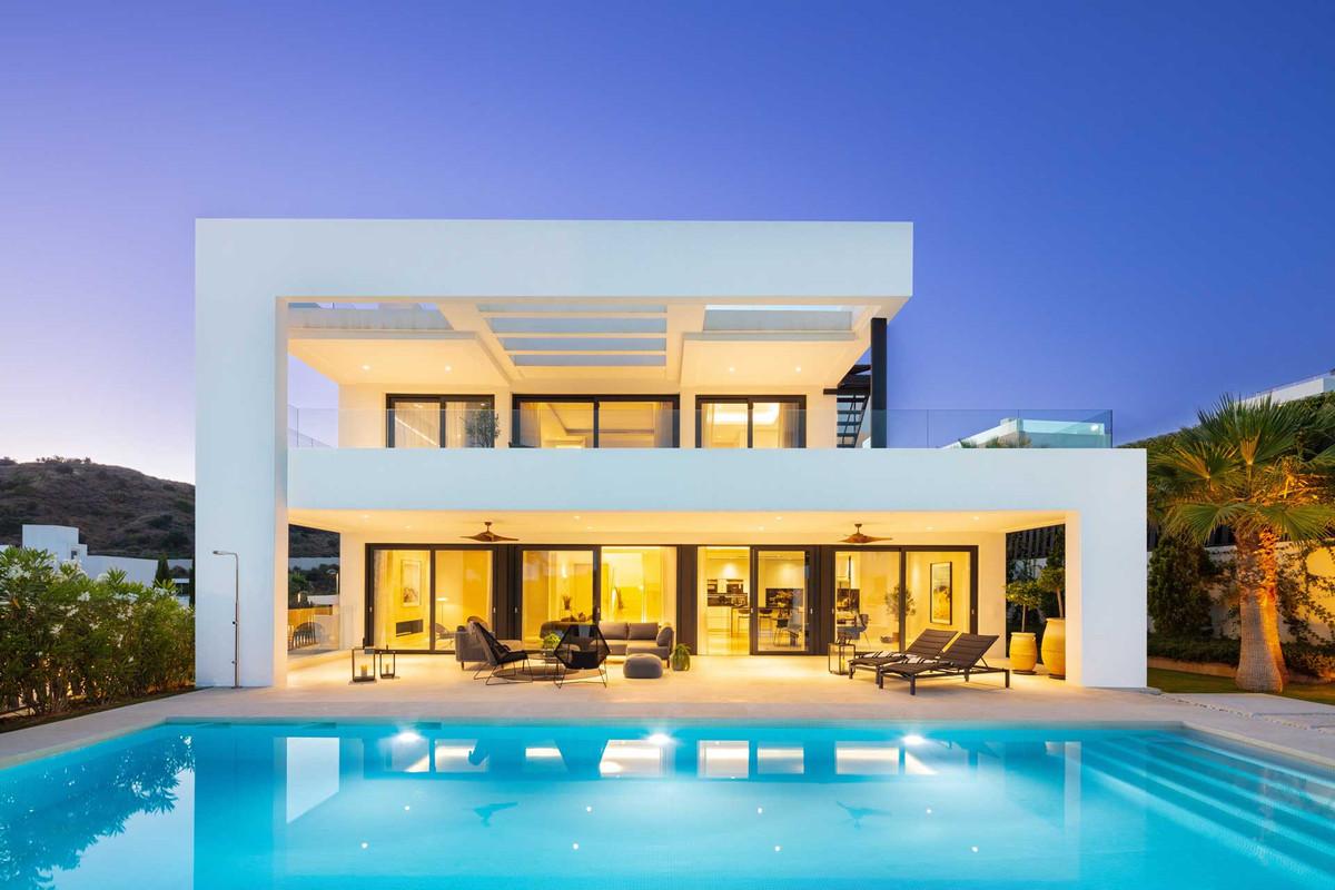Villa Detached in Nueva Andalucía