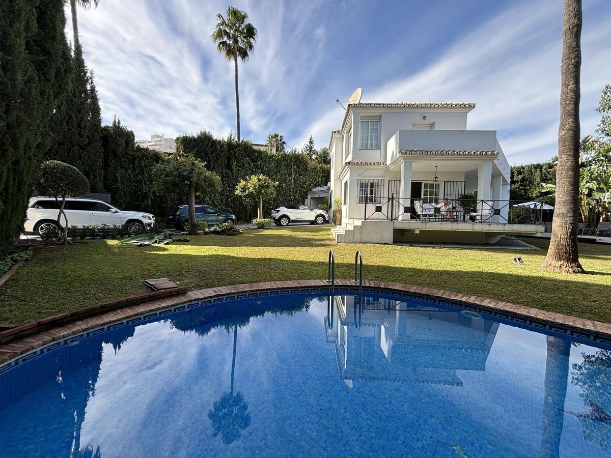 Villa Detached in Nueva Andalucía