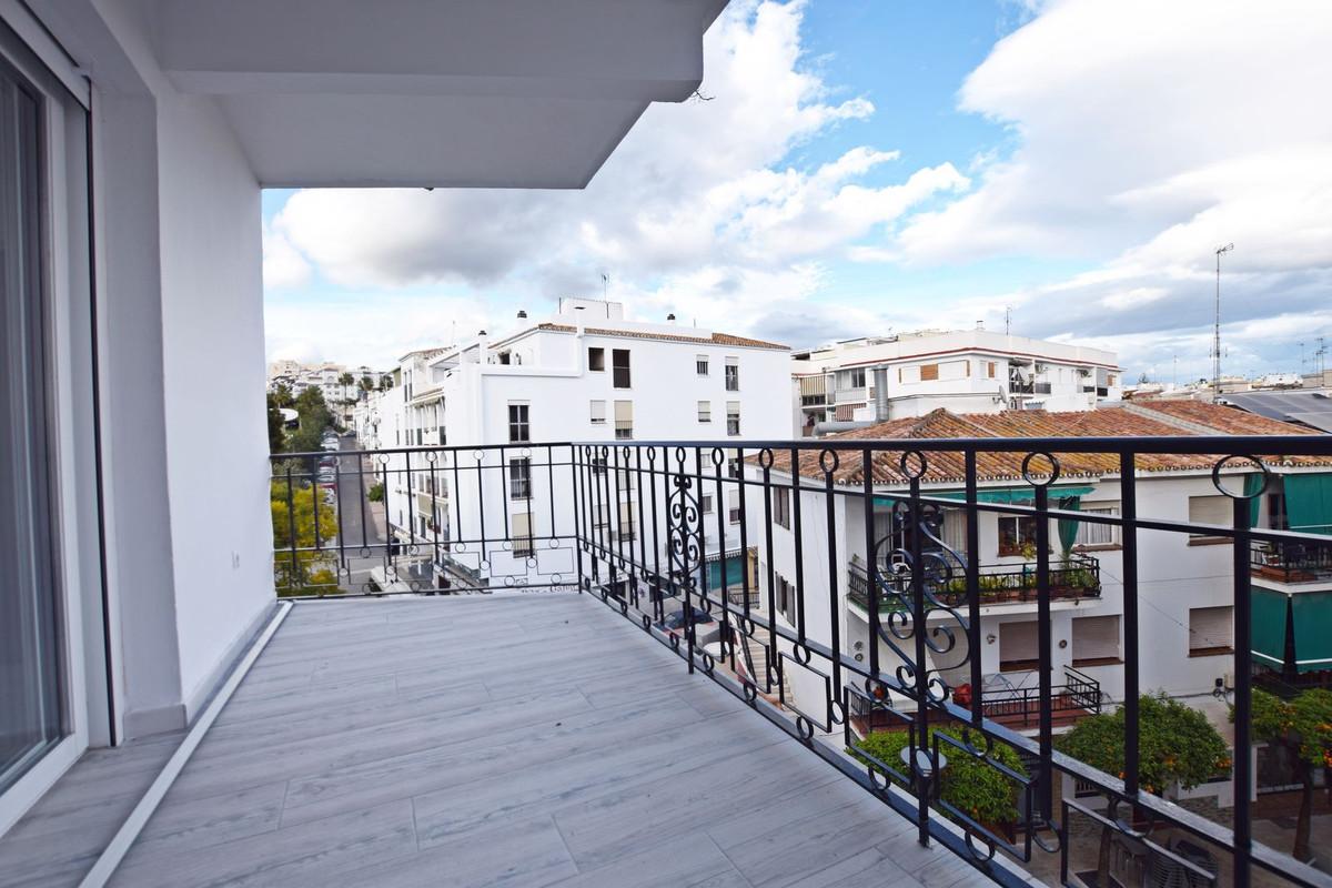 Apartment Middle Floor in Estepona