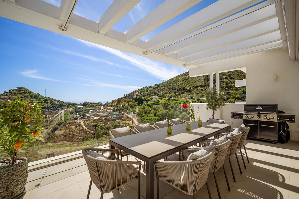 Apartment Penthouse in Ojén