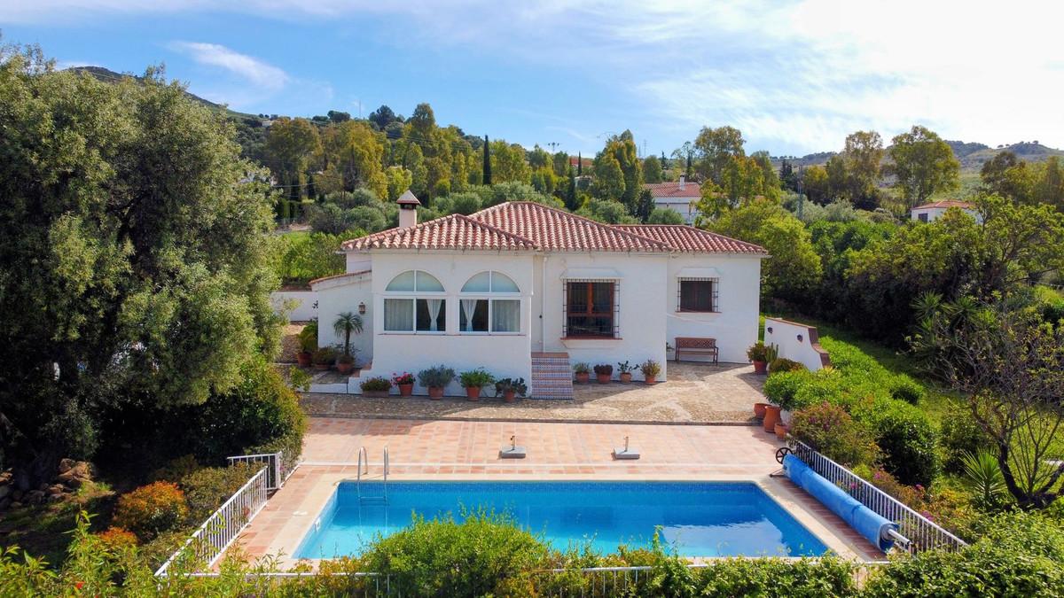 Villa Detached in Almogía