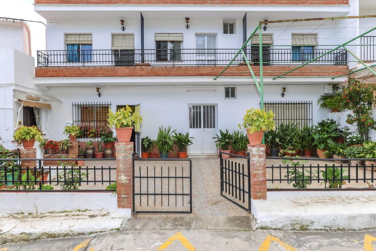 Commercial Hostel in Tolox
