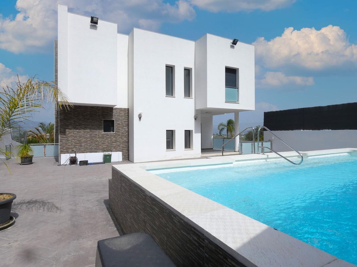 Villa Detached in Coín
