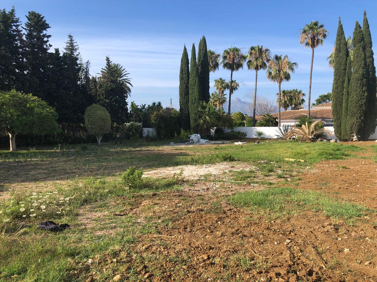 Plot Land in Guadalmina Baja